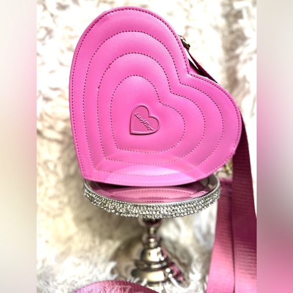 🩷🩷NWT-  Betsey Johnson, Luv Betsey, Quilted Heart-Shaped Crossbody Bag🩷🩷 - Picture 5 of 11